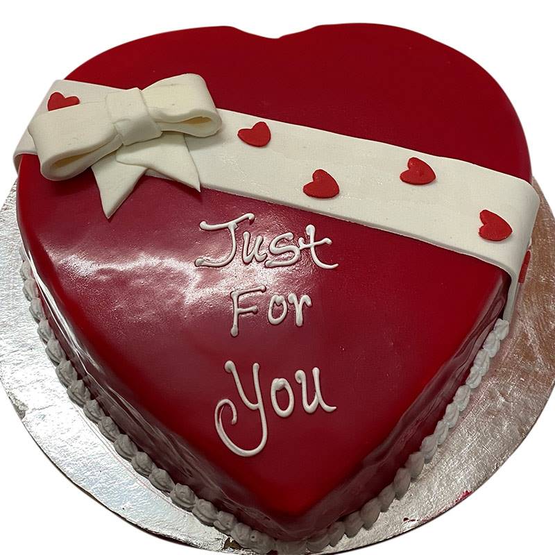 Vallentine cake  (chocolate cake )